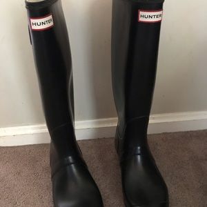Hunter boots (tall- black)